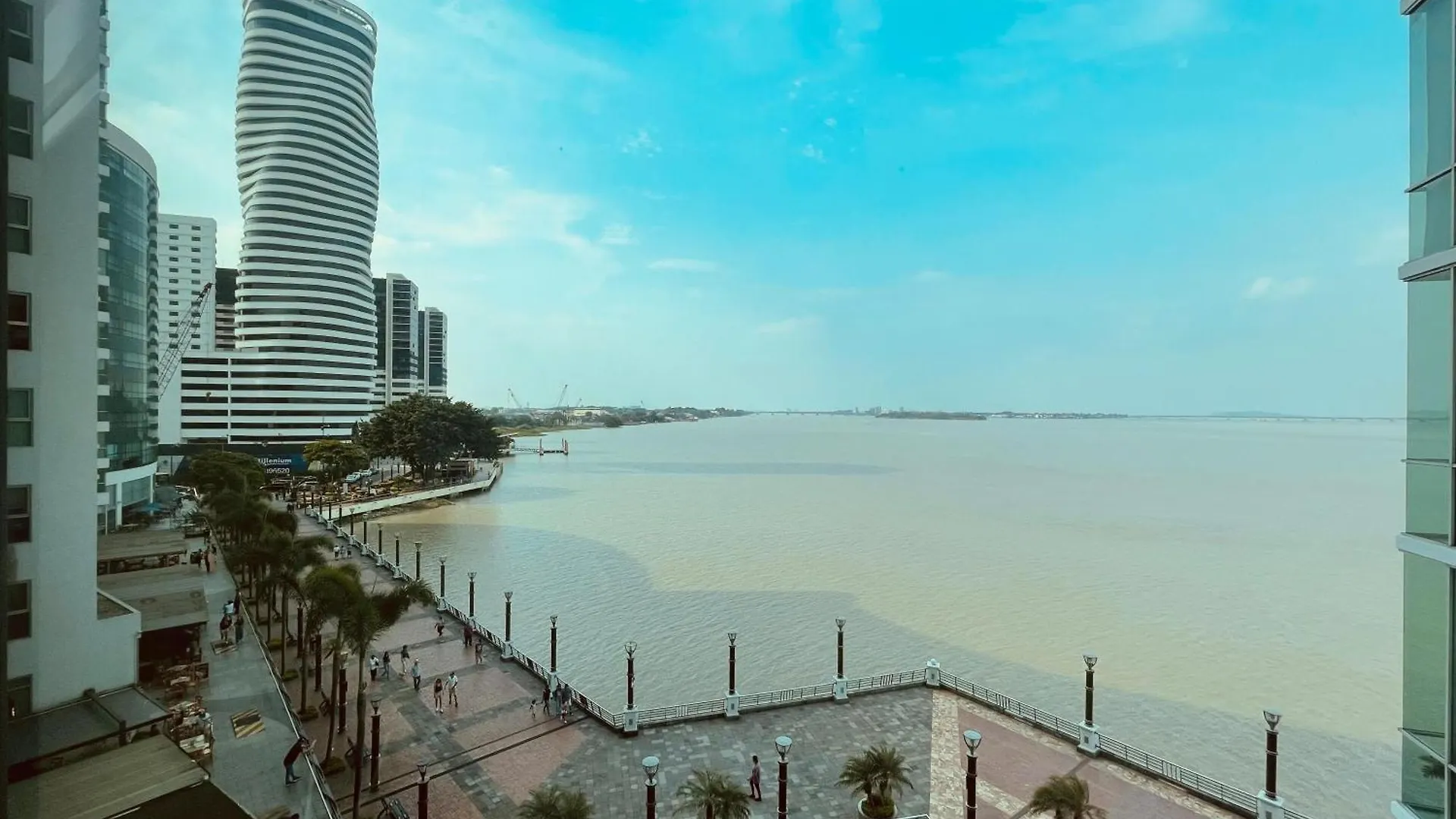 Suite Frente Al Rio En Puerto Santa Ana Riverfront Guayaquil Apartment