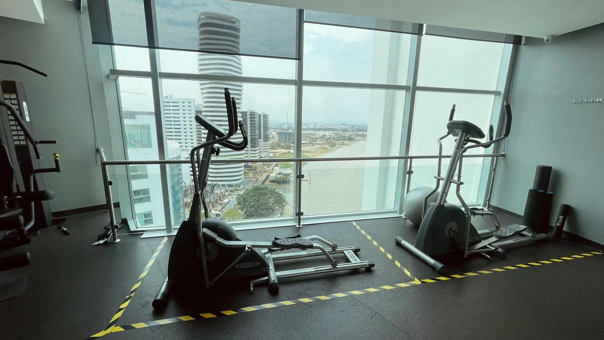 Apartment Suite Frente Al Rio En Puerto Santa Ana Riverfront Guayaquil