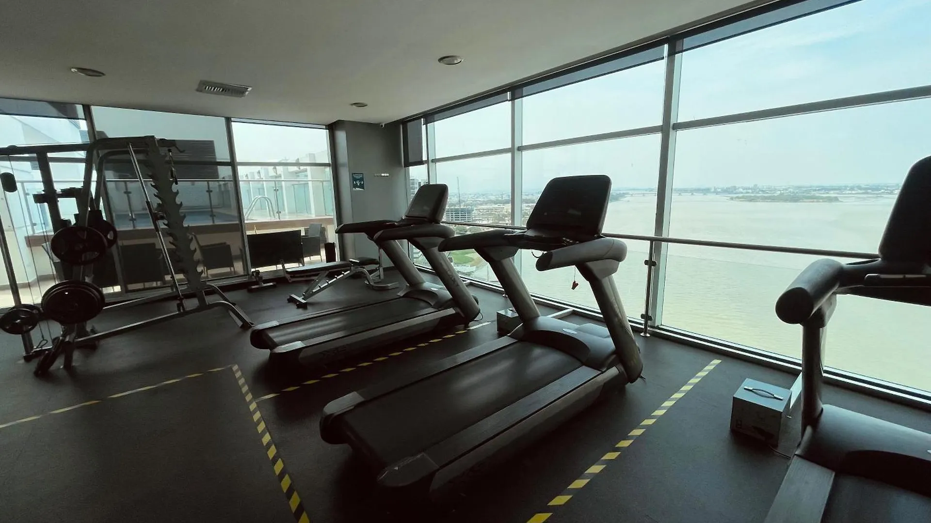 Suite Frente Al Rio En Puerto Santa Ana Riverfront Guayaquil Apartment