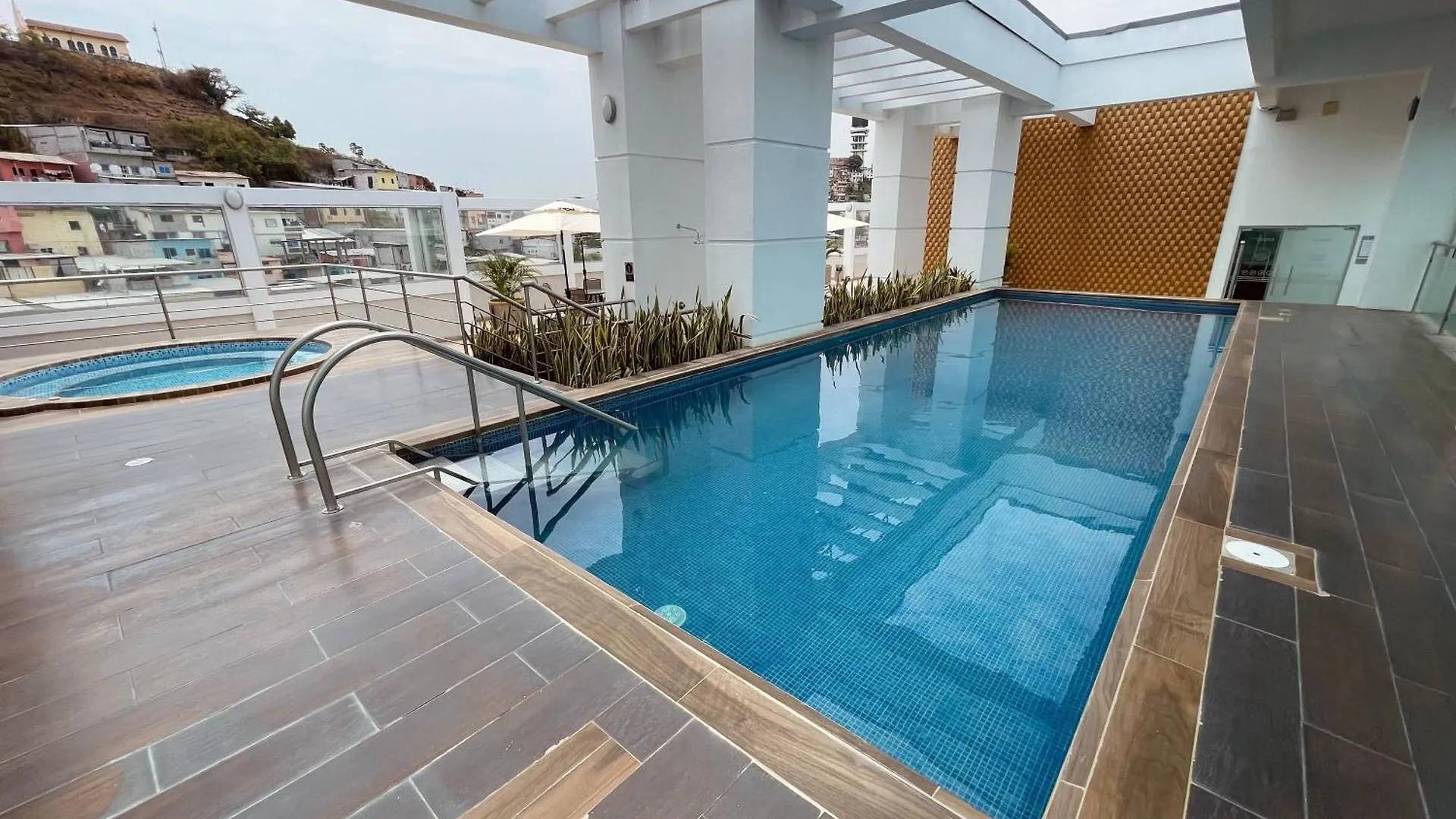 Suite Frente Al Rio En Puerto Santa Ana Riverfront Guayaquil