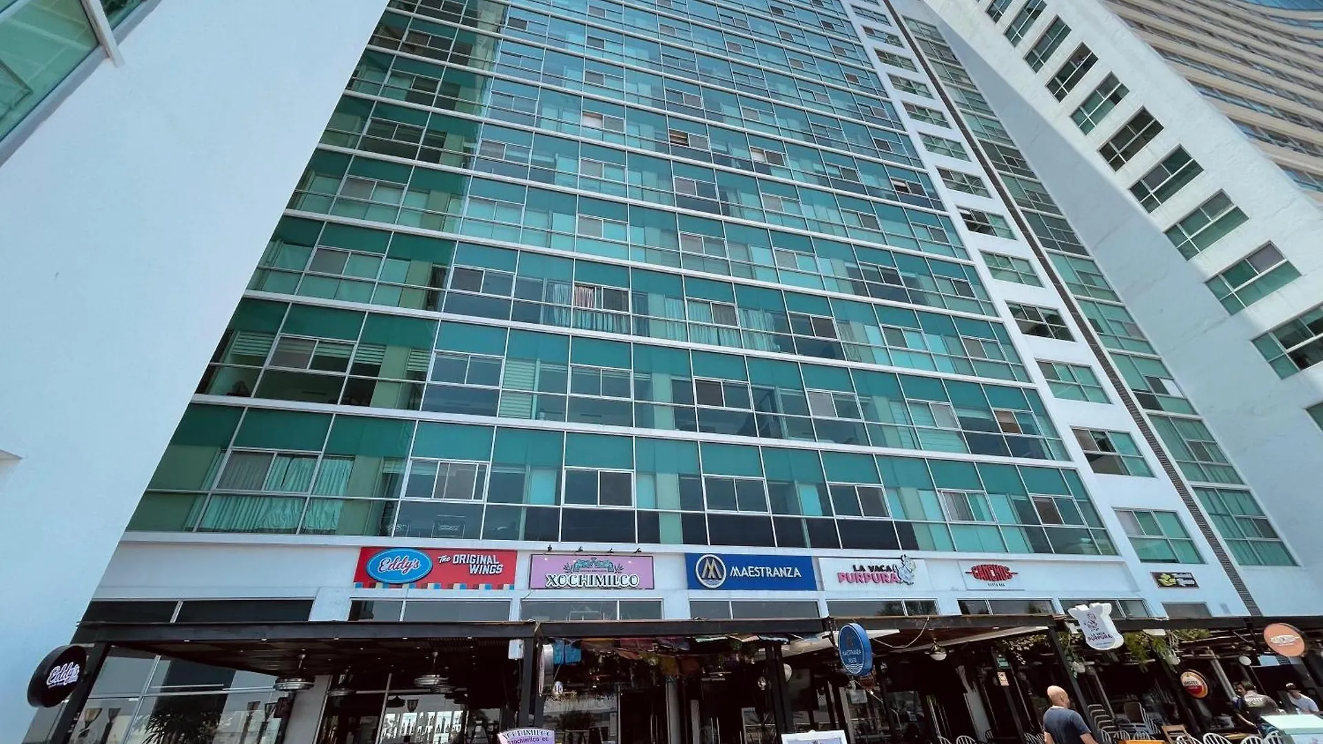 Suite Frente Al Rio En Puerto Santa Ana Riverfront Guayaquil Apartment