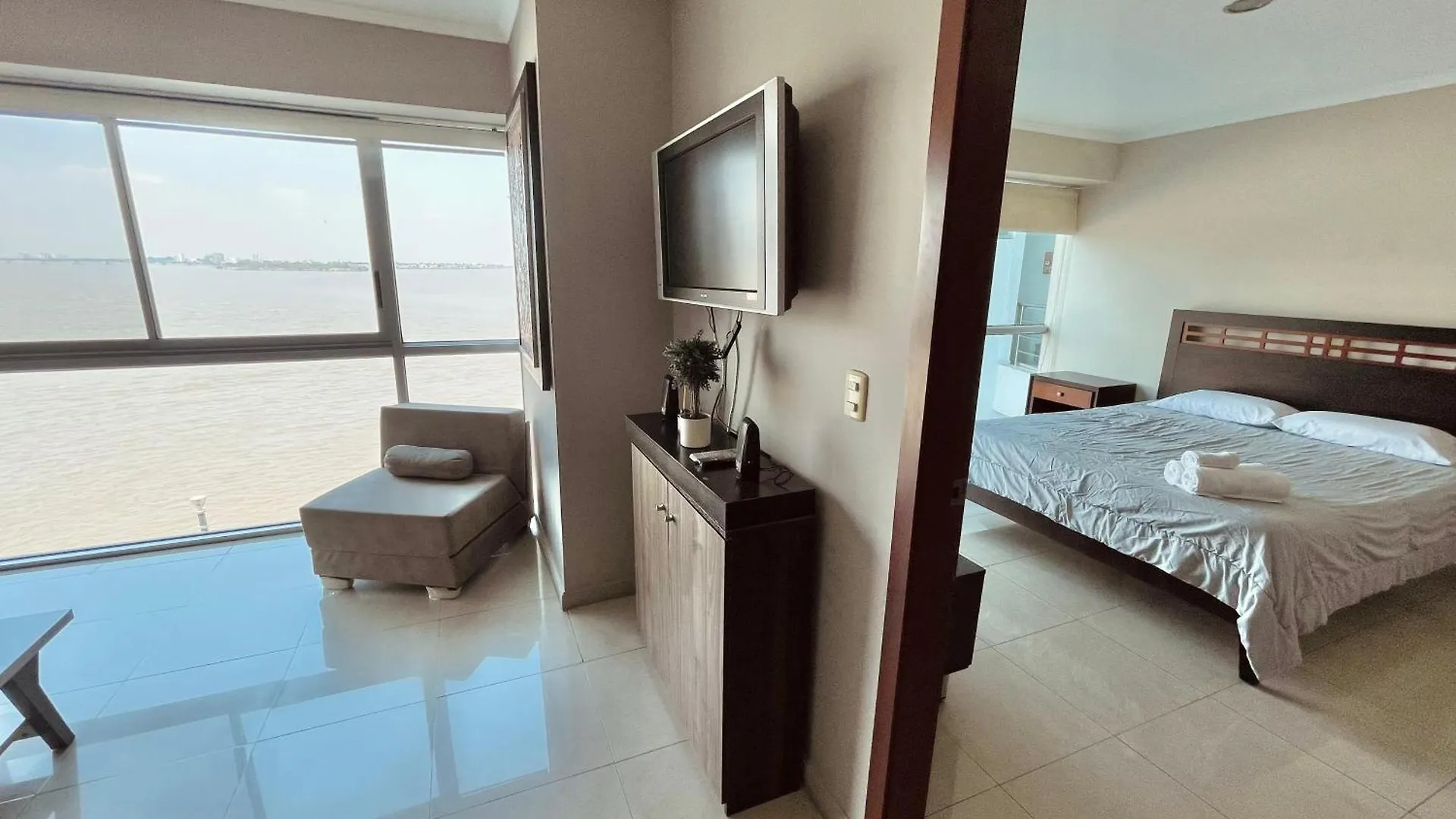 Suite Frente Al Rio En Puerto Santa Ana Riverfront Guayaquil 0*,  Ecuador