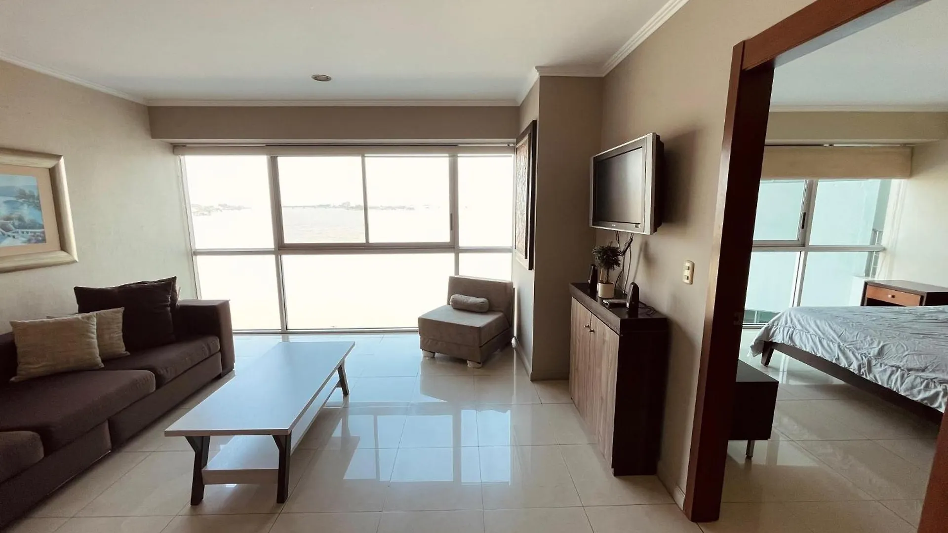 Suite Frente Al Rio En Puerto Santa Ana Riverfront Guayaquil 0*,