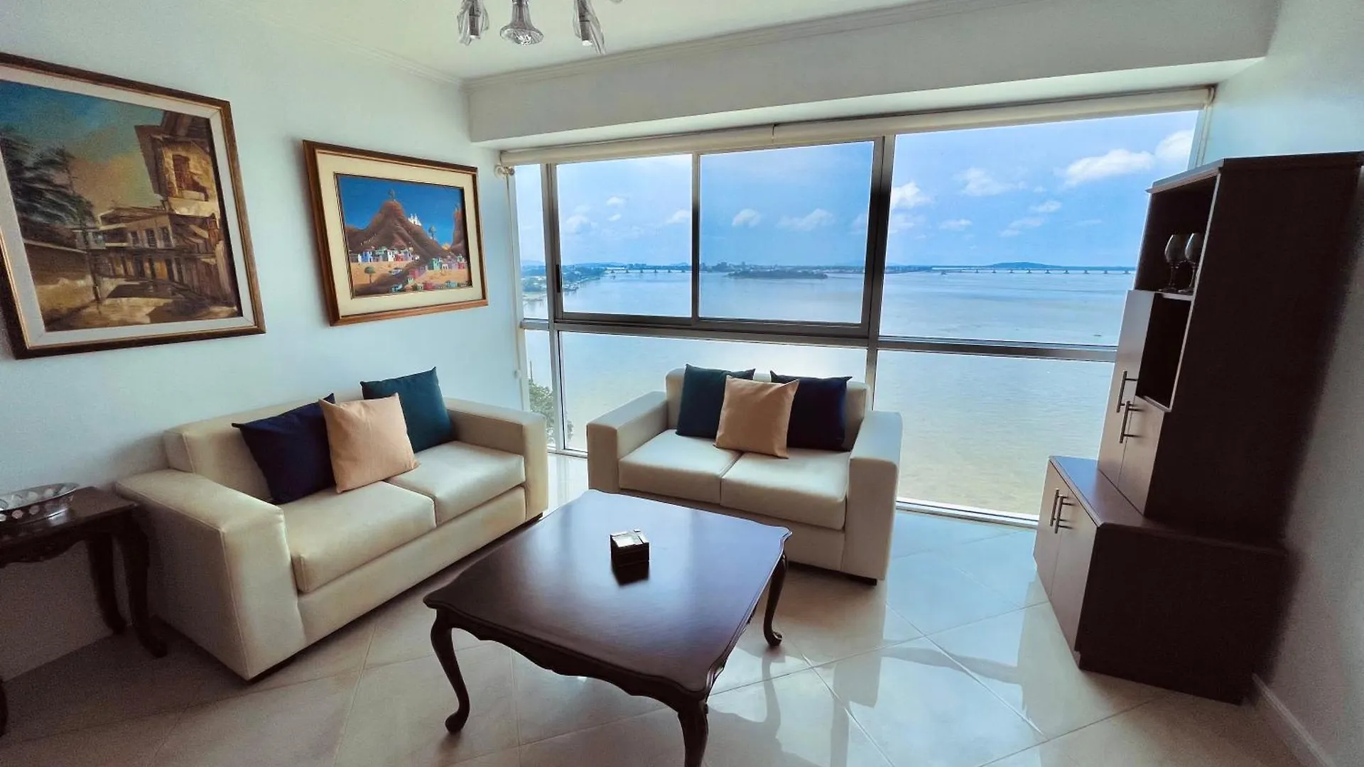 Suite Frente Al Rio En Puerto Santa Ana Riverfront Guayaquil