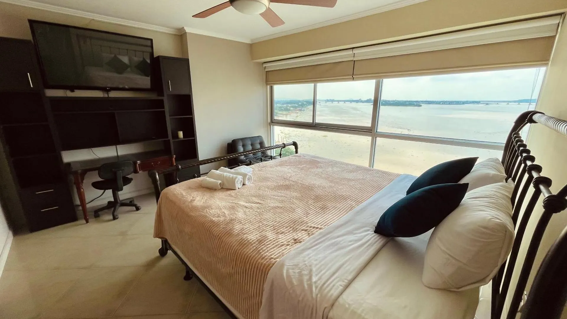 Suite Frente Al Rio En Puerto Santa Ana Riverfront Guayaquil Apartment