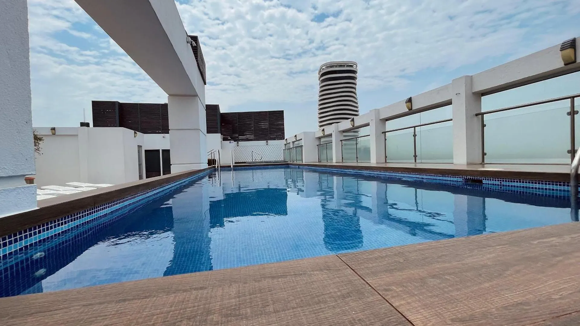 Suite Frente Al Rio En Puerto Santa Ana Riverfront 瓜亚基尔 0*,  厄瓜多尔