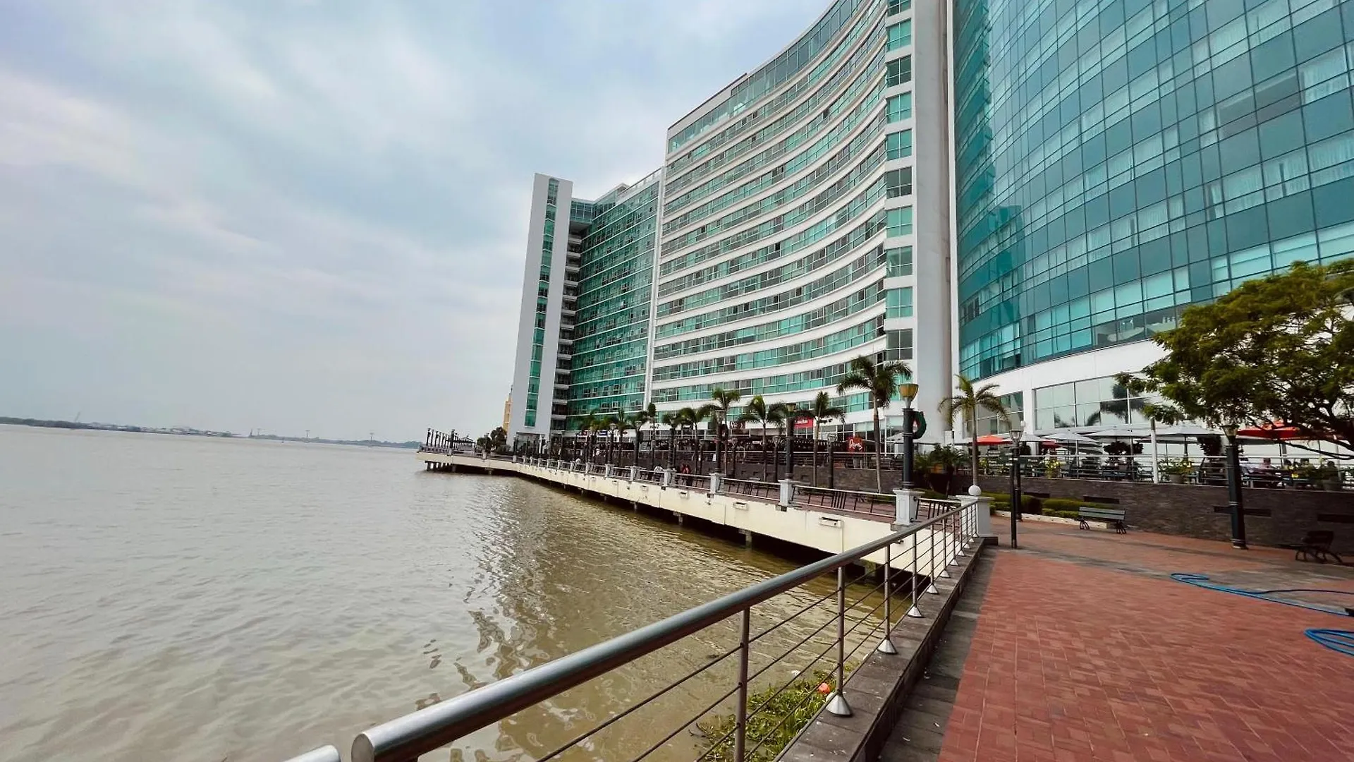Suite Frente Al Rio En Puerto Santa Ana Riverfront 瓜亚基尔 厄瓜多尔