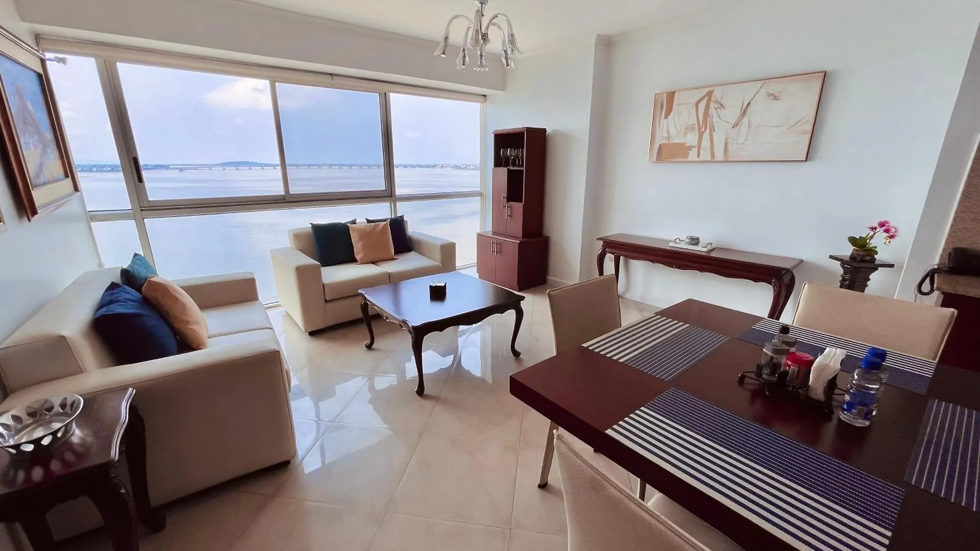 Suite Frente Al Rio En Puerto Santa Ana Riverfront Guayaquil 0*,  Ecuador