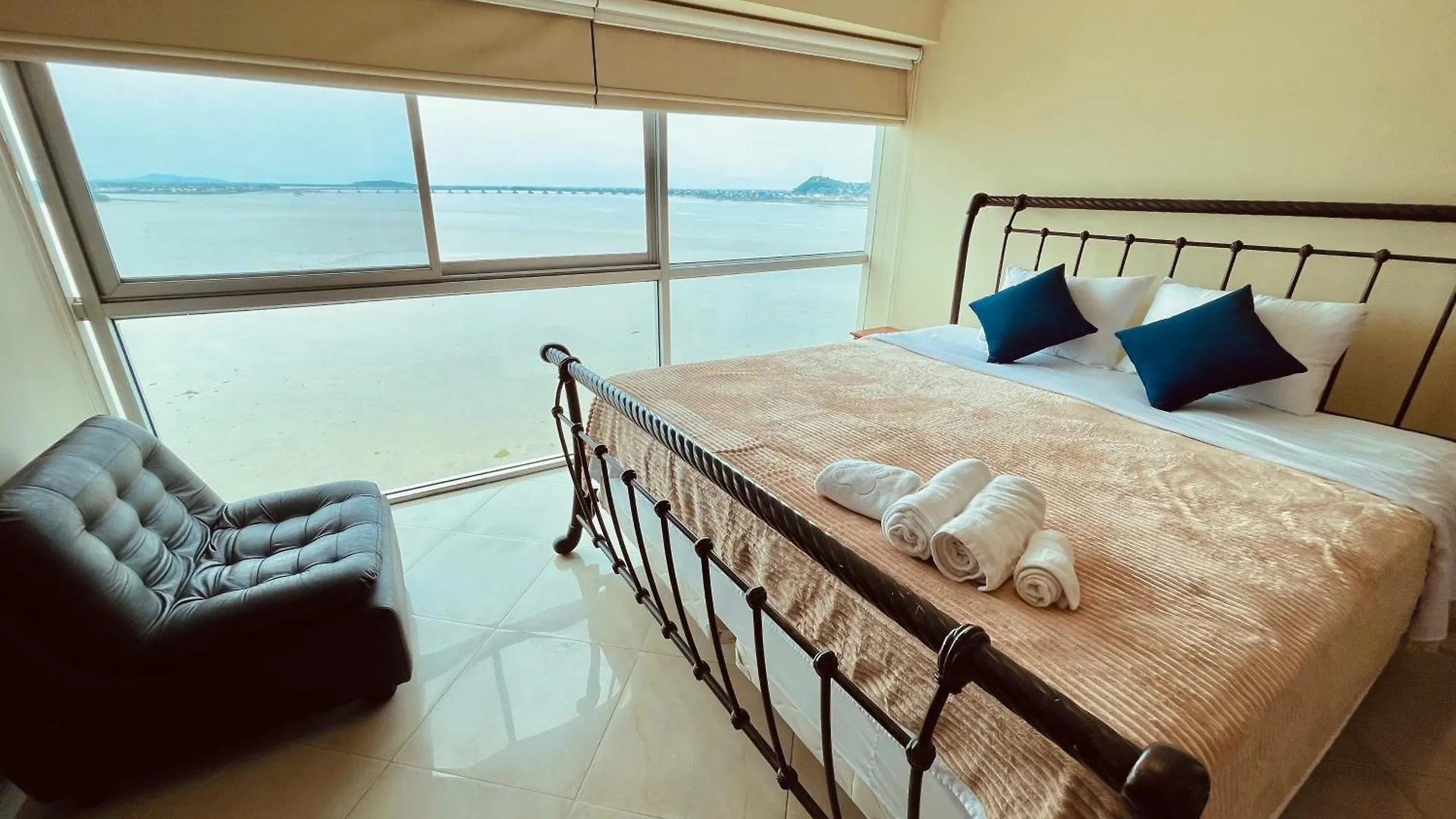 Apartment Suite Frente Al Rio En Puerto Santa Ana Riverfront Guayaquil